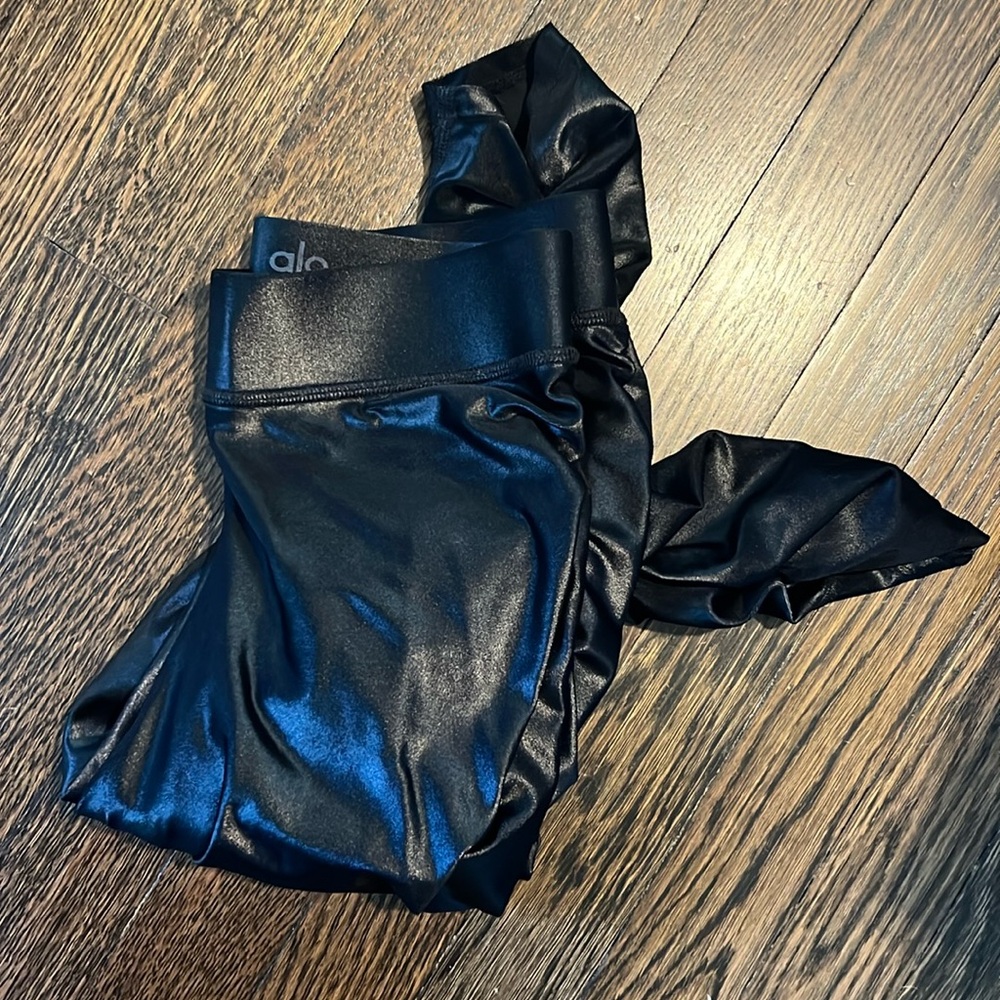 Alo Metallic Black Rouched Legging - Picture 3 of 3